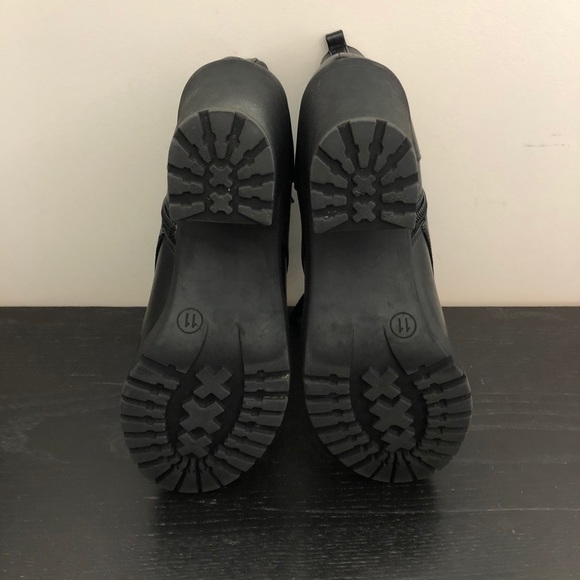 Mossimo Black Ankle Heel Boot with Zipper Detail - Picture 5 of 6